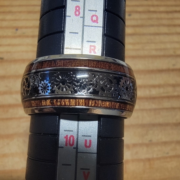 Stainless Steel Ring With Wood And Gears Design. Size 9. New In Packaging. - Picture 5 of 6